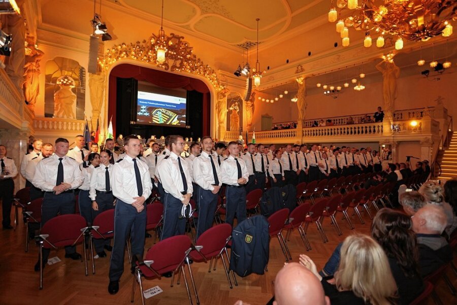 Polizei bekommt Verstärkung - 89 neue Polizeimeisterinnen und Polizeimeister wurden am Freitag in Zwickau ernannt. 