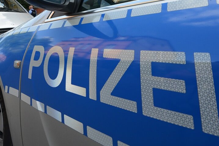 Polizei ermittelt Brandstifter: 18-Jähriger zündelte zwölf Mal in Neumark - 
