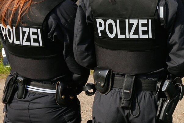 Polizei ermittelt gegen LKA-Beamten nach Auseinandersetzung bei Corona-Protest in Pirna