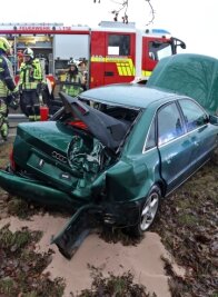 Polizei ermittelt nach Kollision - Die Straße Am Sachsenring inHohenstein-Ernstthal musste am Dienstag nach einem Unfall temporär gesperrt werden. 