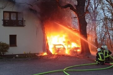 Im April brannten ein Carport und ein Wohnhaus in Penig. 