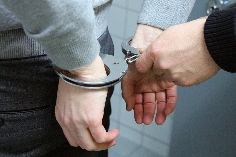 Polizei ertappt mutmaßliche Einbrecher im Rosenhof - 