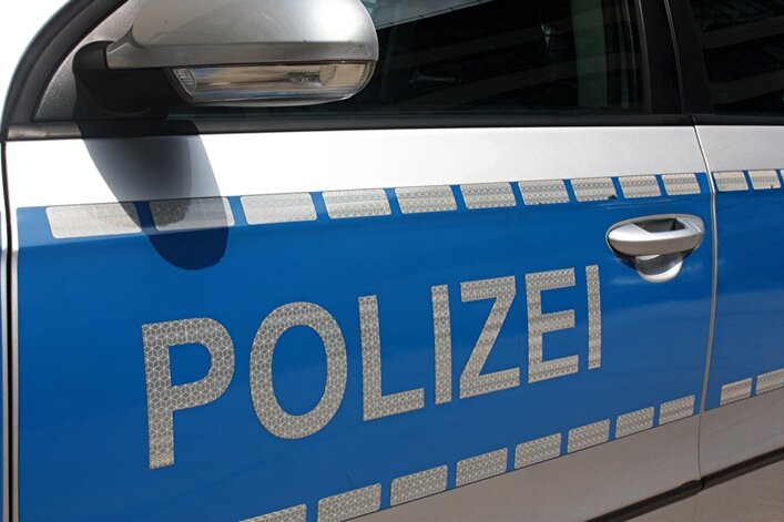 Polizei fasst mutmaßliche Reifendiebe in Freiberg - 