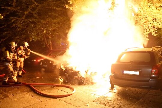 Polizei fasst Verdächtigen nach Autobränden in Dresden - 