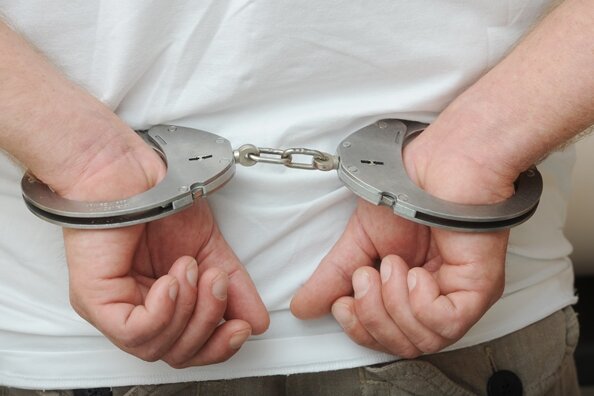 Polizei findet Drogen im Wert von 40.000 Euro - drei Festnahmen - 