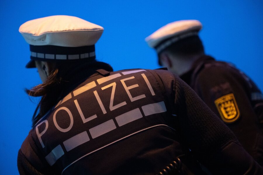 Polizei findet Leiche bei Suche nach Neunjähriger in Sachsen - Auf der Suche nach einer vermissten Neunjährigen findet die Polizei eine Leiche (Symbolbild).