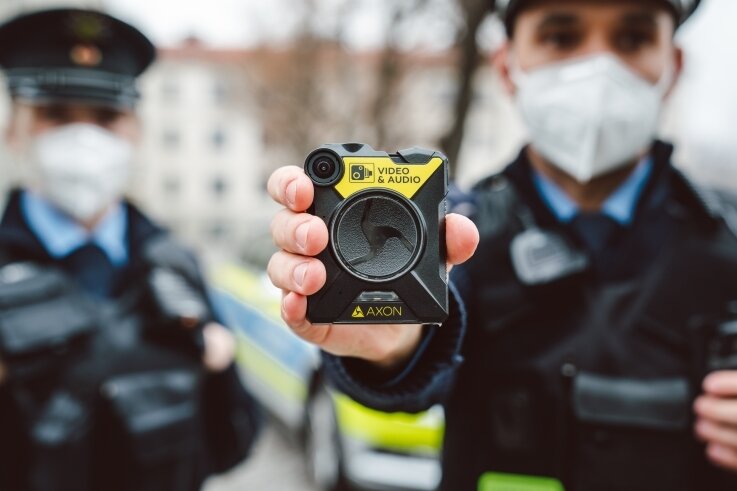 Polizei in Westsachsen und Vogtland bekommt Bodycams - Die Polizei in Zwickau ist bald mit 125 Bodycams im Einsatz. 