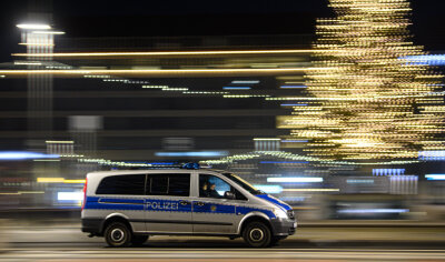 Polizei kontrolliert Coronaregeln in Chemnitzer Innenstadt - 