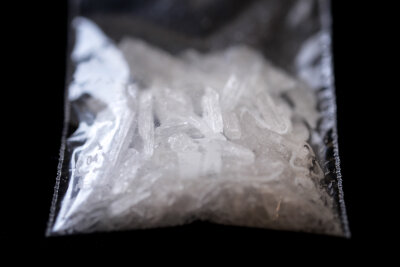 Polizei nimmt Dealer hoch und entdeckt Drogendepots - 