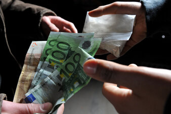 Polizei nimmt mutmaßliche Drogenhändler in Plauen fest - 