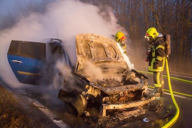 In Annaberg brannte ein Renault in der Nacht zu Dienstag komplett aus.