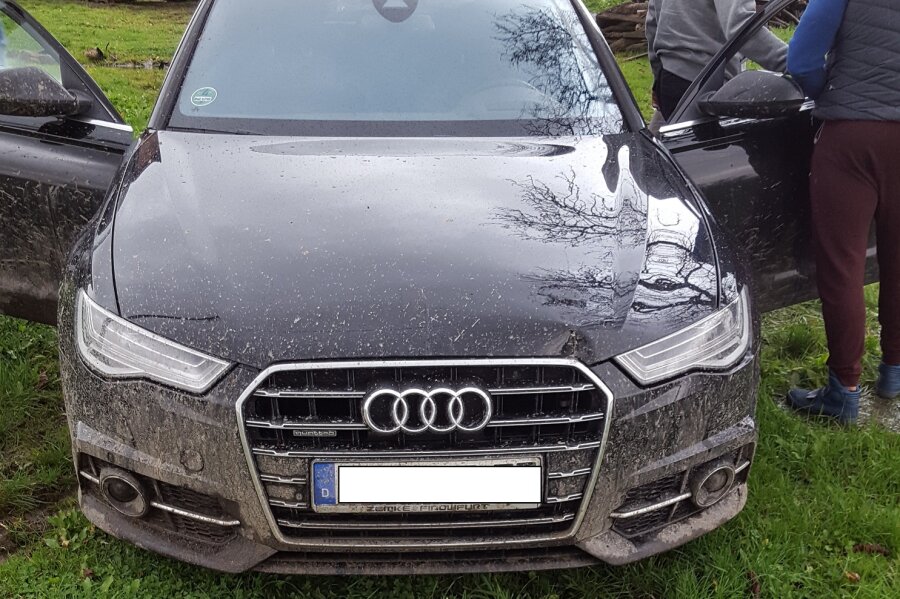 Polizei stellt gestohlenen Audi in Polen sicher - zwei Festnahmen - 