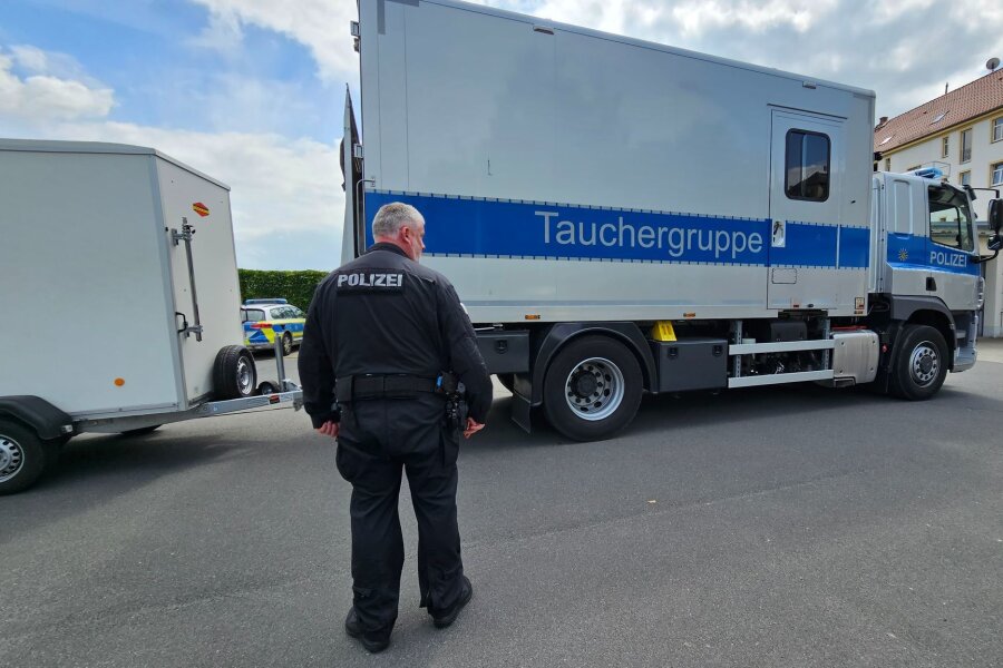 Polizei sucht nach vermisster Grundschülerin in Döbeln - Auch Taucher kommen zum Einsatz, um in Döbeln nach einem vermissten neunjährigen Mädchen zu suchen.