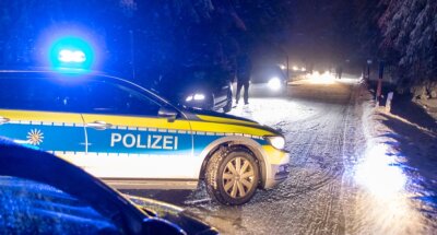 Polizei von Autofahrer bedroht - Driftende Autofahrer haben Wochenende am Fichtelberg für einen Polizeieinsatz gesorgt. 
