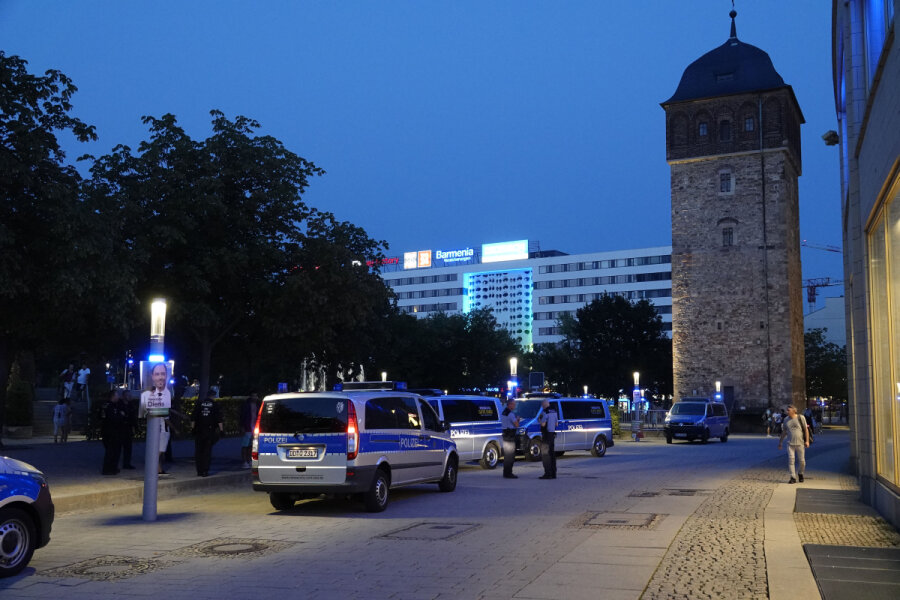 Polizeieinsatz am Stadthallenpark - Sechs Polizeiwagen waren am Samstagabend am Stadthallenpark im Einsatz.