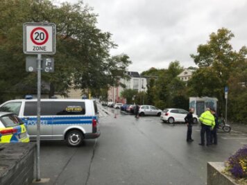 Polizeieinsatz am Wendedenkmal: Drei Verletzte nach Streit - Polizisten beim Einsatz in der Melanchthonstraße. 