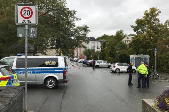 Polizeieinsatz am Wendedenkmal: Drei Verletzte nach Streit - Polizisten beim Einsatz in der Melanchthonstraße. 