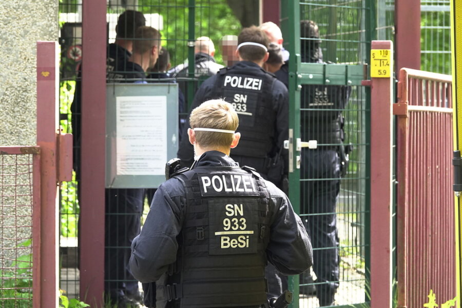 Mit mehreren Einsatzkräften war die Polizei am Dienstag in der Unterkunft an der Straßburger Straße im Einsatz.