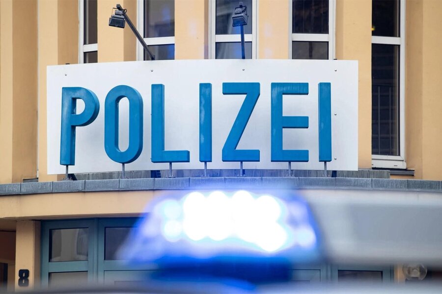 Polizeieinsatz in Chemnitz Siegmar: Waffen sichergestellt - Die Polizei hat die Ermittlungen eingeleitet.