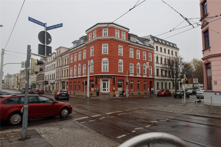 Polizeieinsatz in der Nähe des Neumarkts in Zwickau: 71-jährige Rentnerin wird Opfer eines Raubes - In der Nähe des Neumarktes gab es am Dienstagabend einen Raub.