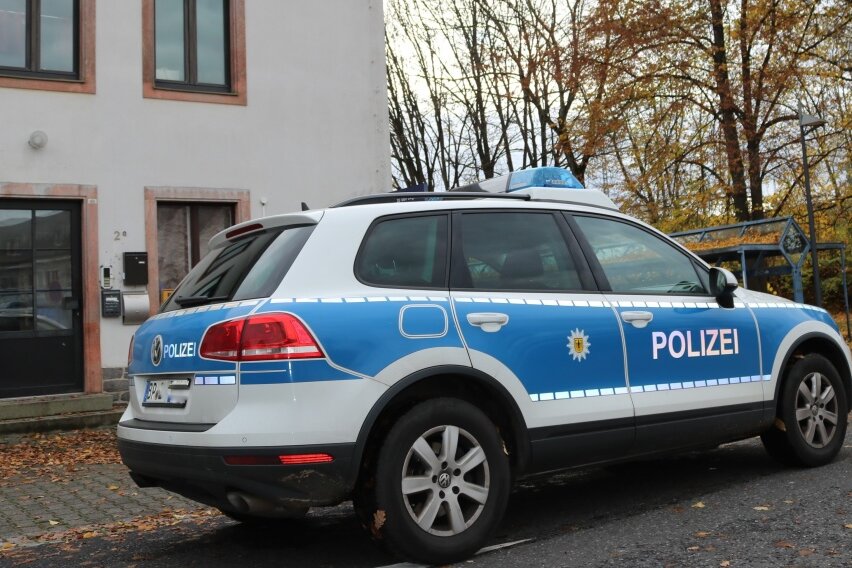  Ein offenbar herrenloses Gepäckstück  hat am  Montag Mittag  auf dem Bahnhof in Flöha zu einem  Polizeieinsatz geführt