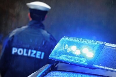 Polizeieinsatz in Glauchau: Obdachloser "zieht" in fremde Wohnung ein - Die Polizei hat die Ermittlungen wegen Diebstahl und Hausfriedensbruch aufgenommen. 