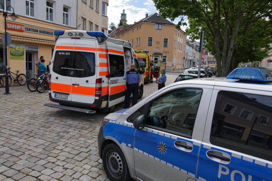 Polizeieinsatz nach blutigem Streit in Auerbach - 