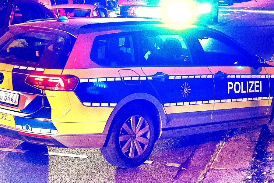 Polizeieinsatz nach Sprengung eines Zigarettenautomaten in Freiberg - Wegen eines gesprengten Zigarettenautomaten in Freiberg ermittelt die Polizei.