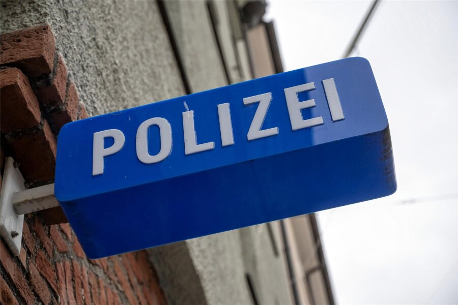 Polizeifahrzeug in Plauen in Unfall verwickelt - mehrere Verletzte - Gegen einen Polizisten wird nach einem Unfall in Plauen wegen fahrlässiger Körperverletzung ermittelt.