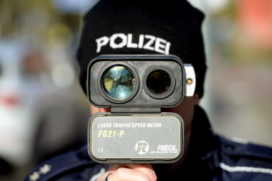 Polizeikontrolle auf A 4 bei Chemnitz: 648 Autos innerhalb von drei Stunden geblitzt - 