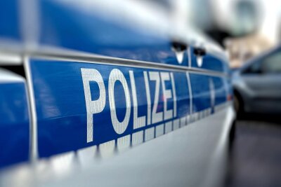 Polizeikontrolle in Werdau: Polizei entdeckt mögliches Diebesgut - Die Polizei hat eine Verkehrskontrolle An den Teichen in Werdau durchgeführt.