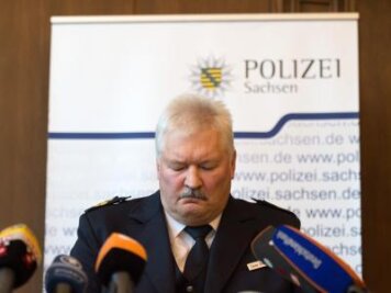 Polizeipräsident verteidigt Einsatz vor Asylunterkunft in Clausnitz - 