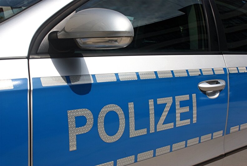 Polizeischutz für Impftermin an Schneeberger Schulzentrum - 