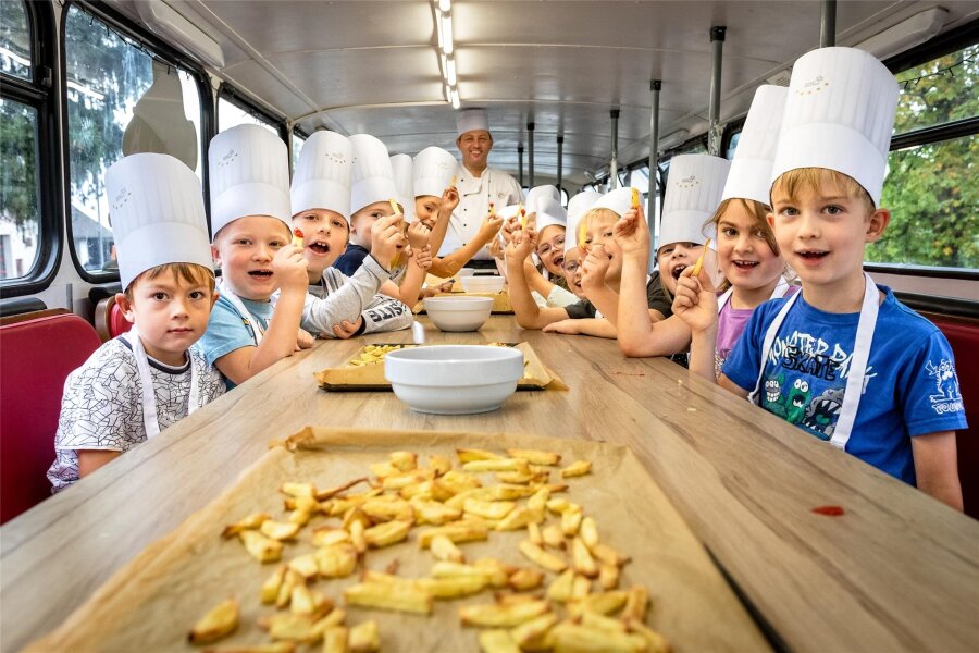 Pommes & Co - Mühlauer Grundschüler erlernen Umgang mit Kartoffel - Unterricht zum Mitmachen gab es für die Schüler der Mühlauer Grundschule beim Projekt „Kids an die Knolle“, bei dem auch selbstgemachte Pommes frites zubereitet wurden.