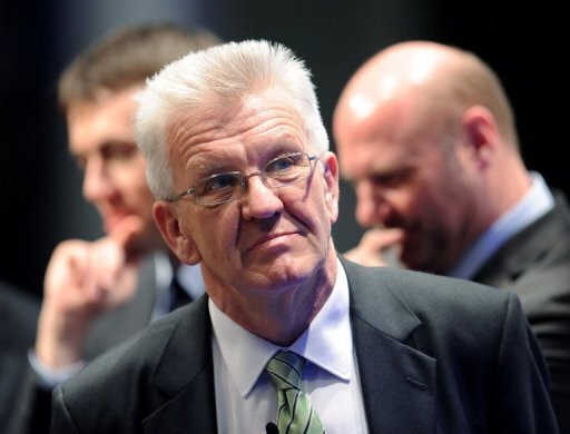 PORTRÄT: Kretschmann winkt Regierungsamt in Stuttgart - Der kometenhafte Aufstieg der Grünen in den Umfragen der vergangenen Monate hat der seit 1953 ununterbrochen regierenden CDU offenbar Angst eingejagt. Grünen-Spitzenkandidat Winfried Kretschmann könnte sogar Regierungschef im Südwesten werden.