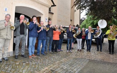 Posaunenchor wagt zum Jubiläum musikalisches Experiment - Am Pfingstwochenende feiert das 19-köpfige Ensemble des Thumer Posaunenchro seinen 70. Geburtstag.