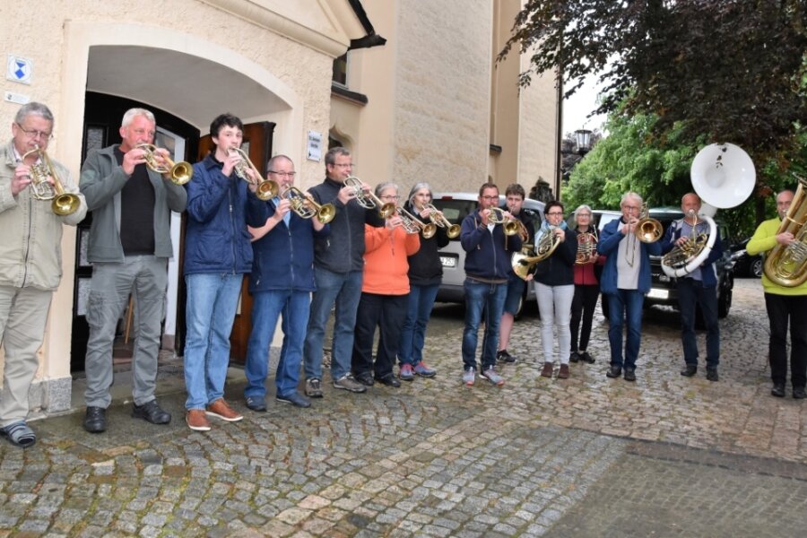 Posaunenchor wagt zum Jubiläum musikalisches Experiment - Am Pfingstwochenende feiert das 19-köpfige Ensemble des Thumer Posaunenchro seinen 70. Geburtstag.