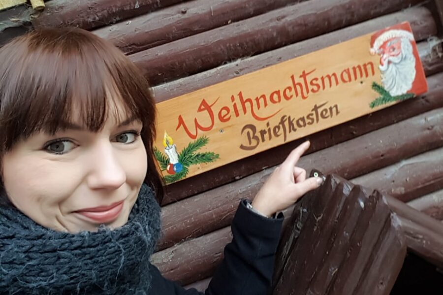 Post für den Weihnachtsmann - Unsere Kollegin Denise Märkisch hat den Briefkasten in Ehrenfriedersdorf gesucht.