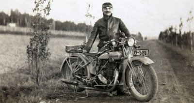Postkarte von 1937 erinnert an James Guthries Todestag - Hellmuth Gretschel mit seiner Maschine. Im Nachlass des leidenschaftlichen Motorradfahrers fand sich eine besondere Postkarte. 