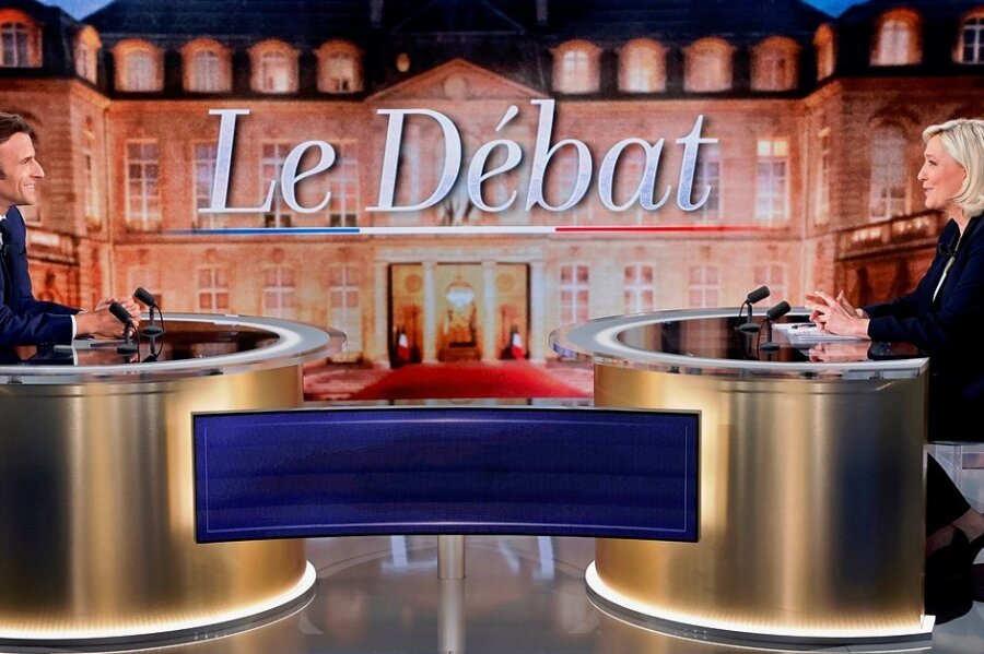 Frankreichs Präsident Emmanuel Macron und seine Konkurrentin Marine Le Pen im einzigen TV-Duell bei diesen Präsidentschaftswahlen. 