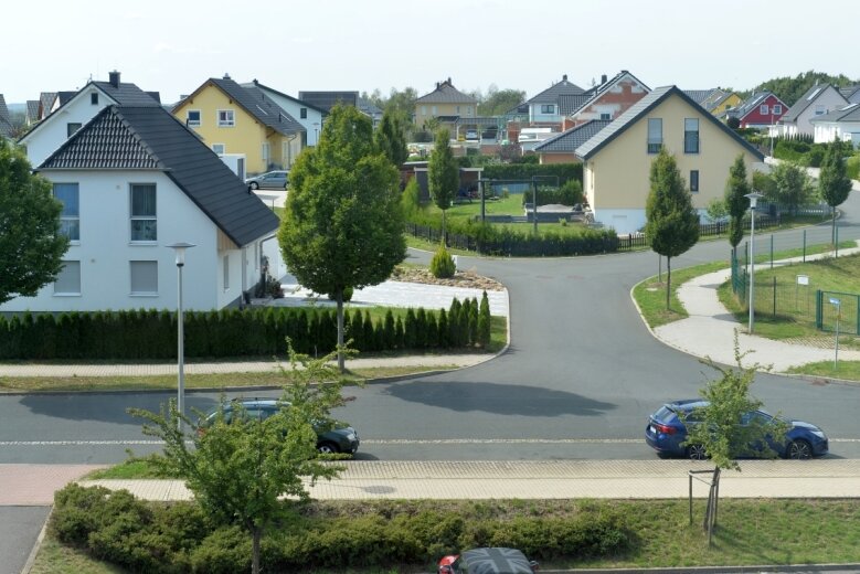 Preis für Baugrundstücke in Mittweida gefallen - Laut einer Studie der Landesbausparkassen sind die Preise für Eigenheime in Freiberg gesunken. Dabei gibt es in der Stadt attraktive Standorte, wie die Eigenheimsiedlung in Freiberg Neufriedeburg.