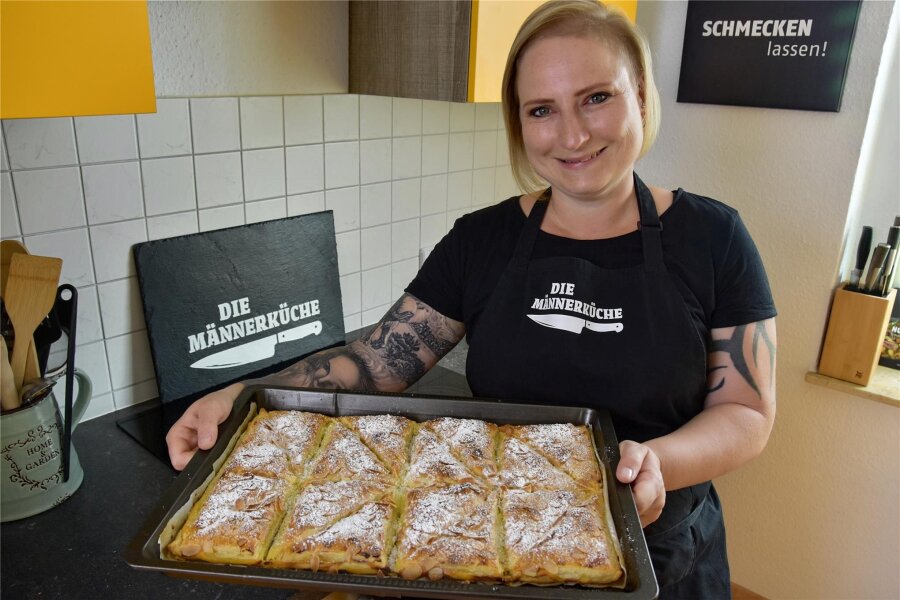 Preisgekrönte Koch-Influencerin aus Chemnitz gibt Einblicke in die Geheimnisse ihrer Küche - Susann Brumm in ihrer Küche mit frisch gebackenen Vanilletaschen.