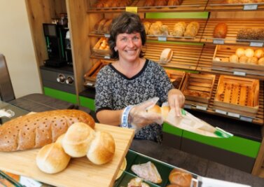 Preissteigerungen machen Kunden und Bäckern zu schaffen - Madeleine Einenkel ist Verkäuferin in der kleinen Bäckerei am Mühlweg in Wiesa. Im Geschäft bekommt sie nahezu täglich zu spüren, dass die Kunden gerade weniger Geld für Backwaren ausgeben. 