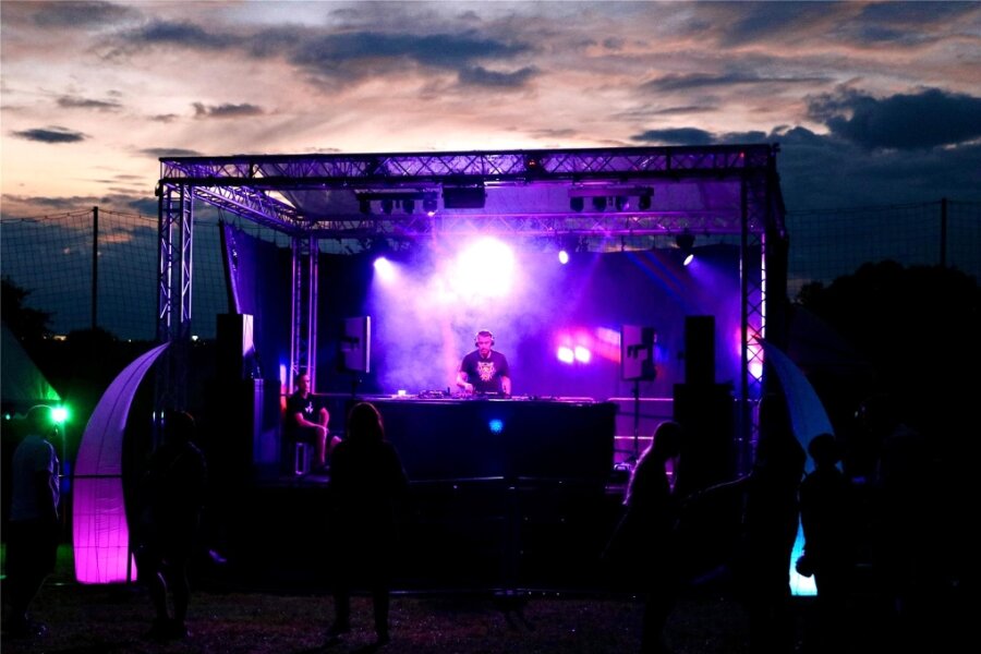 Premiere des DJ-Festivals in Mildenau gelungen - Einer der vielen DJs, die zur Beatzone auflegten: Marcapasos.