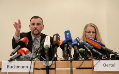 Pressekonferenz: Pegida verlangt Verhandlungen über ihr Sechs-Punkte-Programm - 