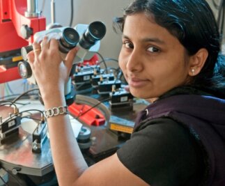 Printmedientechnik-Master im Doppelpack - 
              <p class="artikelinhalt">Minu Karumanthra Peethambaran hat während ihres Studiums an der TU Chemnitz an vielen Forschungsprojekten mitgearbeitet. </p>
            