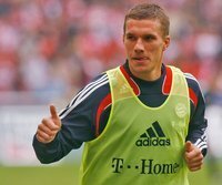 "Prinz Poldi" kehrt zu seiner alten Liebe zurück - Daumen hoch: Lukas Podolski kehrt zum FC zurück