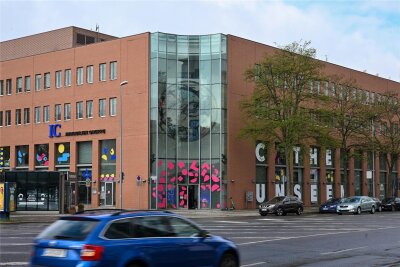 Programm der Kulturhauptstadt Chemnitz wächst um 60 Projekte - Noch hat die Chemnitz 2025 gGmbH ihren Sitz in der Schmidtbankpassage. „C The Unseen“ lautet das Motto der Kulturhauptstadt. Das Unsichtbare sichtbar machen.