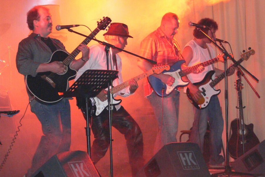 Promillos spielen bei „Rock den Hof“ in Mülsen - Die Promillos sorgen mit ihrem urigen Rock und einem griffigen Gitarrensound immer für Stimmung.
