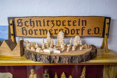 Prost, Nischl! Erzgebirger schnitzt für die Kulturhauptstadt - Hampel ist auch im Hormersdorfer Schnitzverein.